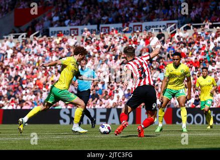 Sunderland, Regno Unito. 27th ago, 2022. Josh Sargent di Norwich City corre con la palla durante la partita del campionato Sky Bet tra Sunderland e Norwich City allo Stadio di luce il 27th 2022 agosto a Sunderland, in Inghilterra. (Foto di Mick Kearns/phcimages.com) Credit: PHC Images/Alamy Live News Foto Stock