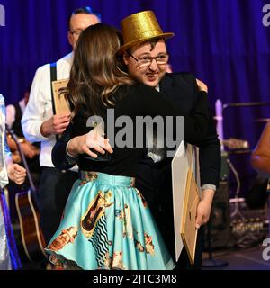 STOCCOLMA 20220829Princess Sofia di Svezia con il vincitore di Funiksfestivalen, Daniel Ousbäck. Funkisfestivalen è il più grande festival musicale della Svezia Foto Stock