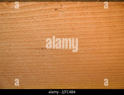 Listello di legno segato closeup con grano e vignetta per uso di fondo. Foto Stock