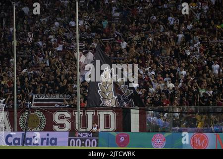 Reggio Calabria, Italia. 28th ago, 2022. Tifosi di reggina durante la Reggina 1914 vs FC Sudtirol, Campionato Italiano di calcio Serie B a Reggio Calabria, Italia, Agosto 28 2022 Credit: Independent Photo Agency/Alamy Live News Foto Stock