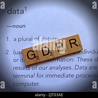 Sicurezza e qualità dei dati del GDPR, indicate in lettere scrabble Foto Stock