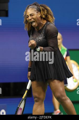 New York, Stati Uniti - 30/08/2022, Serena Williams of USA durante il giorno 1 degli US Open 2022, 4th Grande Slam torneo di tennis della stagione il 29 agosto 2022 presso l'USTA National Tennis Center di New York, Stati Uniti - Foto Jean Catuffe / DPPI Foto Stock