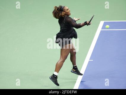 New York, Stati Uniti - 30/08/2022, Serena Williams of USA durante il giorno 1 degli US Open 2022, 4th Grande Slam torneo di tennis della stagione il 29 agosto 2022 presso l'USTA National Tennis Center di New York, Stati Uniti - Foto Jean Catuffe / DPPI Foto Stock