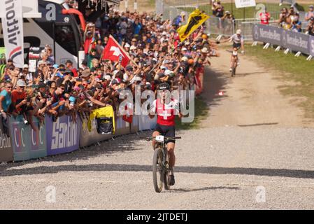 Francia, 28/08/2022, SCHURTER Nino durante la gara del vincitore UCI Mountain Bike World Championships a Les Gets 2022 Men Elite Cross-Country Olympic - finale 28 agosto 2022, Francia Foto Stock