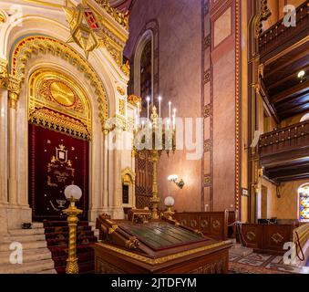 Budapest, Ungheria. All'interno della Sinagoga Dohany Street. Si tratta di un centro commemorativo ebraico conosciuto anche come la Grande Sinagoga o Sinagoga Tabakgasse. Foto Stock