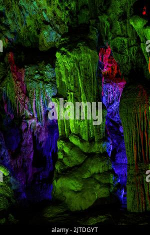 Grotte naturali e stalattiti a Yilingyan, Nanning, Guangxi, Cina Foto Stock