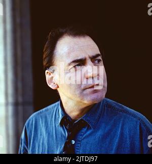 Tassilo - Ein Fall für sich, ZDF Krimi-Serie, Regione: Hajo Gies, Deutschland, 1991, Folge 1: Verteidigung von Friedrichshafen, Szene: Bruno Ganz als gewiefter Privatdetektiv Tassile Grübel. Tassilo - Ein Fall fuer sich, serie televisiva Crime, diretta da Hajo Gies, Germania, 1991, episodio 1: Verteidigung von Friedrichshafen, scena: Bruno Ganz come il detective privato Tassile Gruebel Foto Stock
