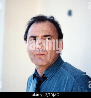 Tassilo - Ein Fall für sich, ZDF Krimi-Serie, Regione: Hajo Gies, Deutschland, 1991, Folge 1: Verteidigung von Friedrichshafen, Szene: Bruno Ganz als gewiefter Privatdetektiv Tassile Grübel. Tassilo - Ein Fall fuer sich, serie televisiva Crime, diretta da Hajo Gies, Germania, 1991, episodio 1: Verteidigung von Friedrichshafen, scena: Bruno Ganz come il detective privato Tassile Gruebel Foto Stock