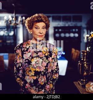 Tassilo - Ein Fall für sich, ZDF Krimi-Serie, Regione: Hajo Gies, Deutschland, 1991, Folge 4: Lindauer Pieta, Szene: Marianne Hoppe als Maximiliane. Tassilo - Ein Fall fuer sich, serie televisiva Crime, diretta da Hajo Gies, Germania, 1991, episodio 4: Lindauer Pieta, scena: Marianne Hoppe come Maximiliane Foto Stock