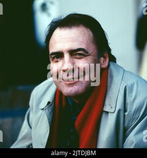 Tassilo - Ein Fall für sich, ZDF Krimi-Serie, Regione: Hajo Gies, Deutschland, 1991, Folge 1: Verteidigung von Friedrichshafen, Szene: Bruno Ganz als gewiefter Privatdetektiv Tassile Grübel. Tassilo - Ein Fall fuer sich, serie televisiva Crime, diretta da Hajo Gies, Germania, 1991, episodio 1: Verteidigung von Friedrichshafen, scena: Bruno Ganz come il detective privato Tassile Gruebel Foto Stock
