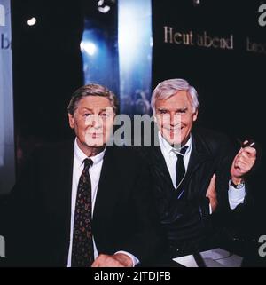 Heut Abend, ARD Talkshow, Deutschland, 1987, Gast: Günter Pfitzmann, deutscher Schauspieler mit Gastgeber: Joachim Fuchsberger, rechts. Heut Abend, talk show TV, Germania, 1987, ospite: L'attore tedesco Guenter Pfitzmann e Joachim Fuchsberger, a destra. Foto Stock