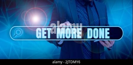 Sottotitoli concettuali più fatti. Vetrina aziendale Checklist Gestione organizzata del tempo inizia duro lavoro Act Donna con tablet che presenta serrature digitali Foto Stock