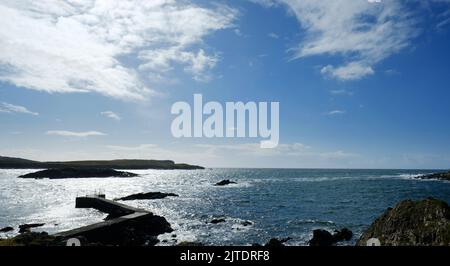 La costa irlandese vicino a Cahermore sulla penisola di Beara, Contea di Cork, Irlanda - John Gollop Foto Stock