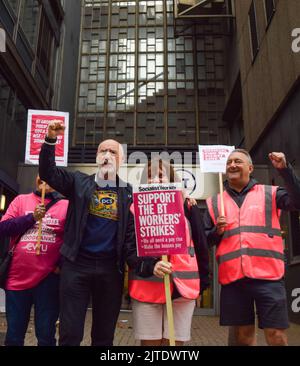 Londra, Regno Unito. 30th agosto 2022. BT e OpenReach picket sciopero al di fuori della torre BT come CWU (Communication Workers Union) fasi ulteriori walkouts over pay. Credit: Vuk Valcic/Alamy Live News Foto Stock