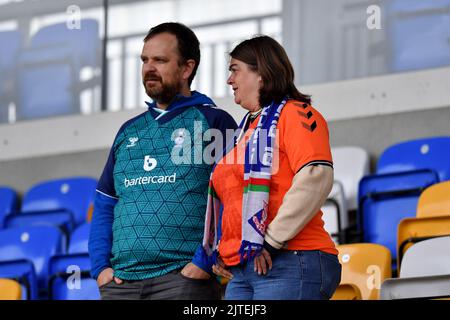 York, Regno Unito. 30th ago, 2022. I fan di Oldham durante l'appuntamento della National League tra York City e Oldham Athletic presso il LNER Community Stadium di York lunedì 29th agosto 2022. (Credit: Eddie Garvey | MI News) Credit: MI News & Sport /Alamy Live News Foto Stock