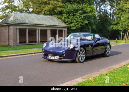 2002 Blue TAMORA BASE 5967cc benzina manuale a 5 marce, TVR Tamora V6 5MT; vetture in arrivo all'annuale Stanley Park Classic Car Show. Stanley Park Classics Yesteryear Motor Show è ospitato da Blackpool Vintage Vehicle Preservation Group, Regno Unito. Foto Stock