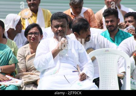 Kolkata, Bengala Occidentale, India. 29th ago, 2022. Il Senior leader del Trinamool Congress (TMC) e il sindaco di Kolkata Firhad Hakim si sono recati durante un rally studentesco il 24th° giorno di fondazione del TMCP, ala studentesca di TMC a Kolkata. (Credit Image: © Dipa Chakraorty/Pacific Press via ZUMA Press Wire) Foto Stock