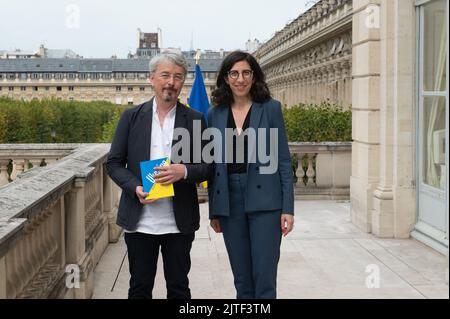 Parigi, Francia, 30 agosto 2022. Il ministro francese della cultura Rima Abdul Malak e il ministro ucraino della cultura e della politica dell'informazione Oleksandr Tkachenko durante la sua visita a Parigi, in Francia, il 30 agosto 2022. Foto di Quentin Veuillet/ABACAPRESS.COM Foto Stock