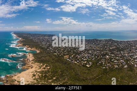 Una ripresa aerea della Penisola di Mornington verso Point Nepean e Port Phillip Bay a Victoria, Australia Foto Stock