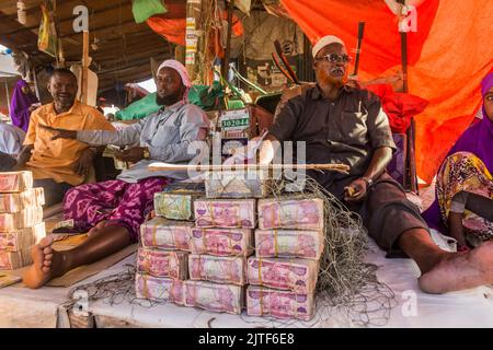 HARGEISA, SOMALILAND - 12 APRILE 2019: Cambiavalute nel centro di Hargeisa, capitale del Somaliland Foto Stock