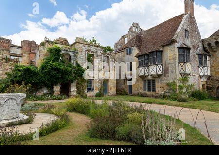 Scotney Castello e giardini, Kent. Gestito dal National Trust Foto Stock