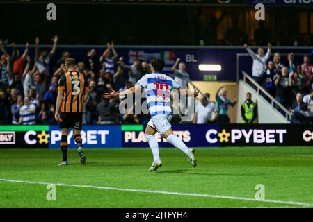 Ilias Chair di QPR celebra il suo obiettivo durante la partita del campionato Sky Bet tra Queens Park Rangers e Hull City al Loftus Road Stadium, Londra, martedì 30th agosto 2022. (Credit: Ian Randall | MI News) Credit: MI News & Sport /Alamy Live News Foto Stock