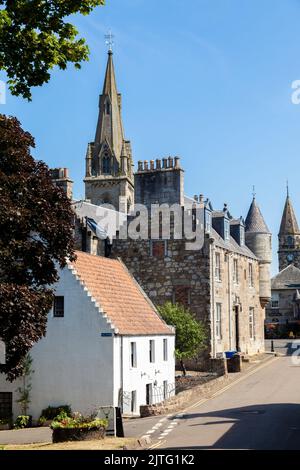 Il grazioso villaggio di Falkland a Fife, Scozia Foto Stock