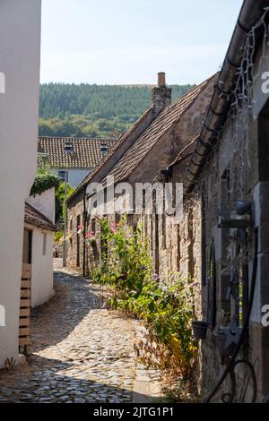 Il grazioso villaggio di Falkland a Fife, Scozia Foto Stock