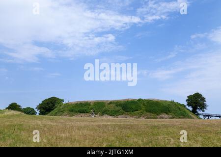 Le rovine del castello normanno al centro di Old Sarum, Salisbury, Inghilterra Foto Stock