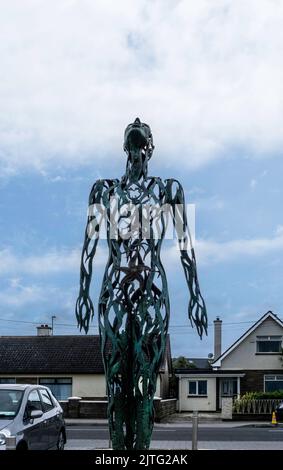 Voyager scultura di Linda Brunker sul lungomare di Laytown, County Meath, Irlanda, commissionata dal Meath County Council, Bronze & Stone. 2004 Foto Stock