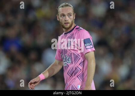 Tom Davies #26 di Everton durante la partita della Premier League Leeds United vs Everton a Elland Road a Leeds, Regno Unito, 30th agosto 2022 Foto Stock