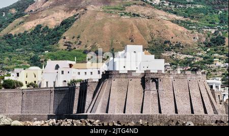 Chiesa di Santa Maria del Soccorso, costruita nel 14th ° secolo sul promontorio con vista sul mare (3) Foto Stock