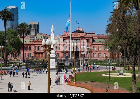 Casa Rosada sede del governo della repubblica argentina visto dalla Plaza de Mayo Foto Stock