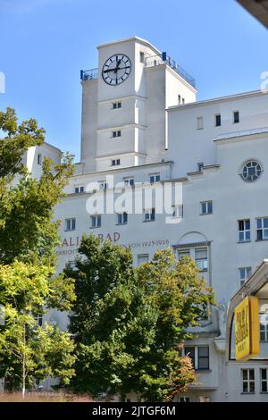 Facciata del famoso Amalienbad (bagno amalieno) a Favoriten, Vienna, Austria Foto Stock