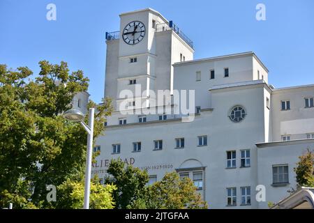 Facciata del famoso Amalienbad (bagno amalieno) a Favoriten, Vienna, Austria Foto Stock