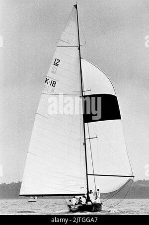 AJAXNETPHOTO. 1980. SOLENT, INGHILTERRA. - AMERICA'S CUP CHALLENGER - LIONHEART (GBR) SULLE PROVE A VELA. FOTO : JONATHAN EASTLAND / AJAX RIF:340 220105 33 Foto Stock