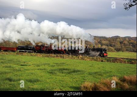 "87" e "138" in doppia direzione nei pressi di Pont Croesor. Foto Stock