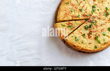 Tortilla de patatas, frittata spagnola con patate, cucina tipica spagnola Foto Stock