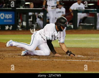 30 agosto 2022: Arizona Diamondbacks centro campo Alek Thomas (5) diapositive casa per segnare in fondo al 2nd tra i Fillies Filadelfia e l'Arizona Diamondbacks a Case Field a Phoenix, Arizona. Michael Cazares/Cal Sport Media. Foto Stock