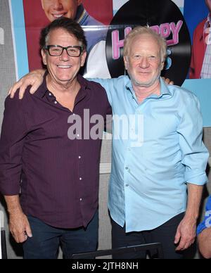 Anson Williams e Donny Most all'esposizione di Hollywood dell'estate 2022 che si tiene al Los Angeles Marriott Burbank Airport Hotel di Burbank, CA il 1 luglio 2022 © OConnor / AFF-USA.com Foto Stock