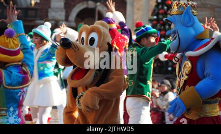 Tokyo Giappone. Novembre 27 2014. Spettacolo di mascotte Disney. Cattura le immagini dei personaggi della mascotte Disney che ballano in modella con la canzone del parco a tema. Spettacolo per i fan al Dis Foto Stock