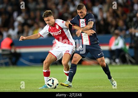 PARIGI - (lr) Aleksandr Golovin di AS Monaco FC, Marco Verratti di Parigi Saint-Germain durante la partita francese Ligue 1 tra Parigi Saint-Germain e MONACO al Parc des Princes di Parigi, Francia il 28 agosto 2022. ANP | altezza olandese | GERRIT DA COLONIA Foto Stock