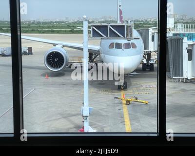 Qatar Airways all'Aeroporto Internazionale di Jinnah Karachi Foto Stock