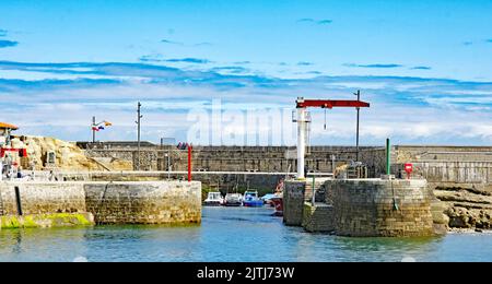 Barche da pesca nel porto di Bermeo, Vizcaya, Spagna, Europa. Foto Stock