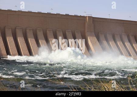 Acqua in Egitto: Assuan diga bassa sul fiume Nilo Foto Stock