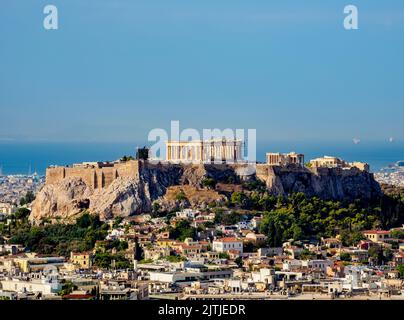 Vista dal Monte Licabetto verso l'Acropoli all'alba, Atene, Attica, Grecia Foto Stock