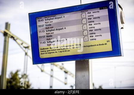 2022-08-31 10:26:19:19 HORST - una stazione abbandonata a Horst, Limburgo. A causa di uno sciopero ferroviario, non ci sono treni nell'est e nel sud dei Paesi Bassi. ANP/Hollandse Hoogte/Rob Engelaar olanda fuori - belgio fuori Foto Stock