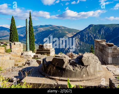 Vista verso il treppiede di Plataea, Delfi, Phocis, Grecia Foto Stock