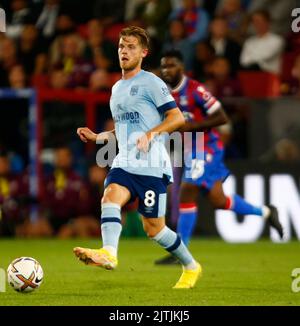 Londra INGHILTERRA - 30 AGOSTO :br8 durante la partita della Premier League inglese tra Crystal Palace e Brentford a Selhurst Park, Londra il 30th agosto Foto Stock