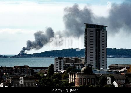 Swansea, Regno Unito. 31st ago, 2022. Un edificio situato vicino al molo dei mumbles al fuoco a Mumbles vicino Swansea, Galles, Regno Unito. A Swansea, Regno Unito il 8/31/2022. (Foto di Ashley Crowden/News Images/Sipa USA) Credit: Sipa USA/Alamy Live News Foto Stock